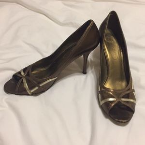 Nine West metallic peep toe heels size 9